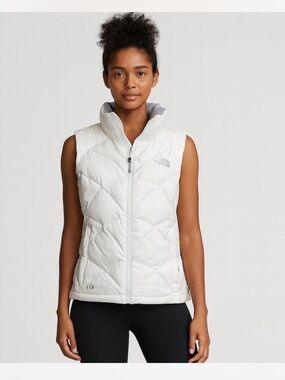 The North Face 550 Puffer Women’s White Quilted Insulated Vest
